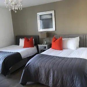 https://oak-tree-lodge.westport-hotels.com